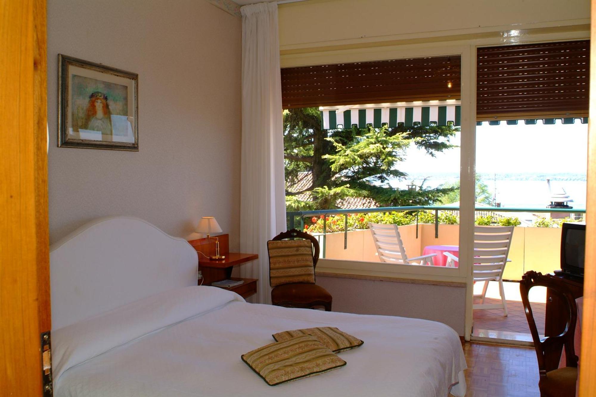 Hotel Broglia Sirmione Bagian luar foto