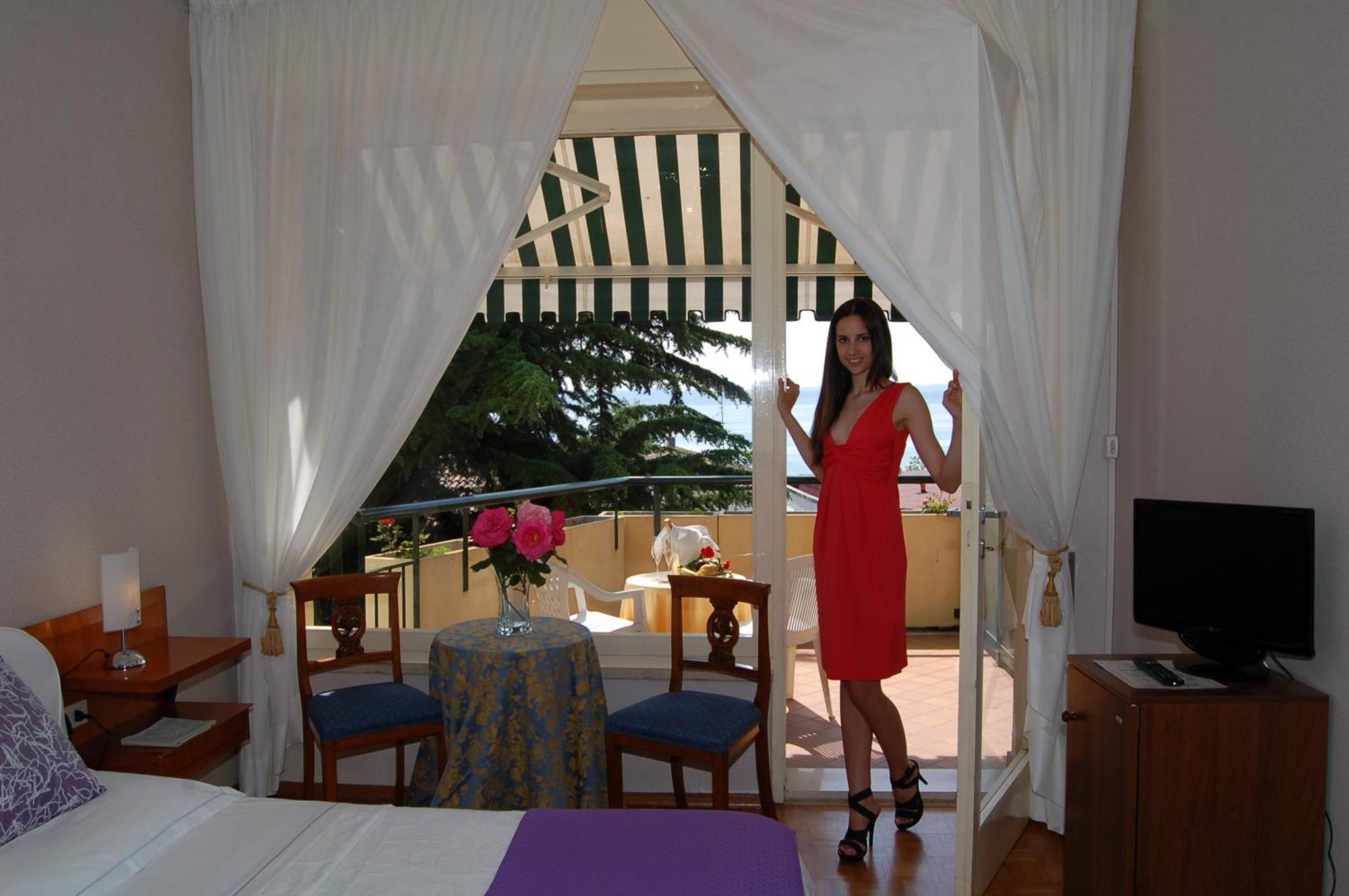 Hotel Broglia Sirmione Bagian luar foto
