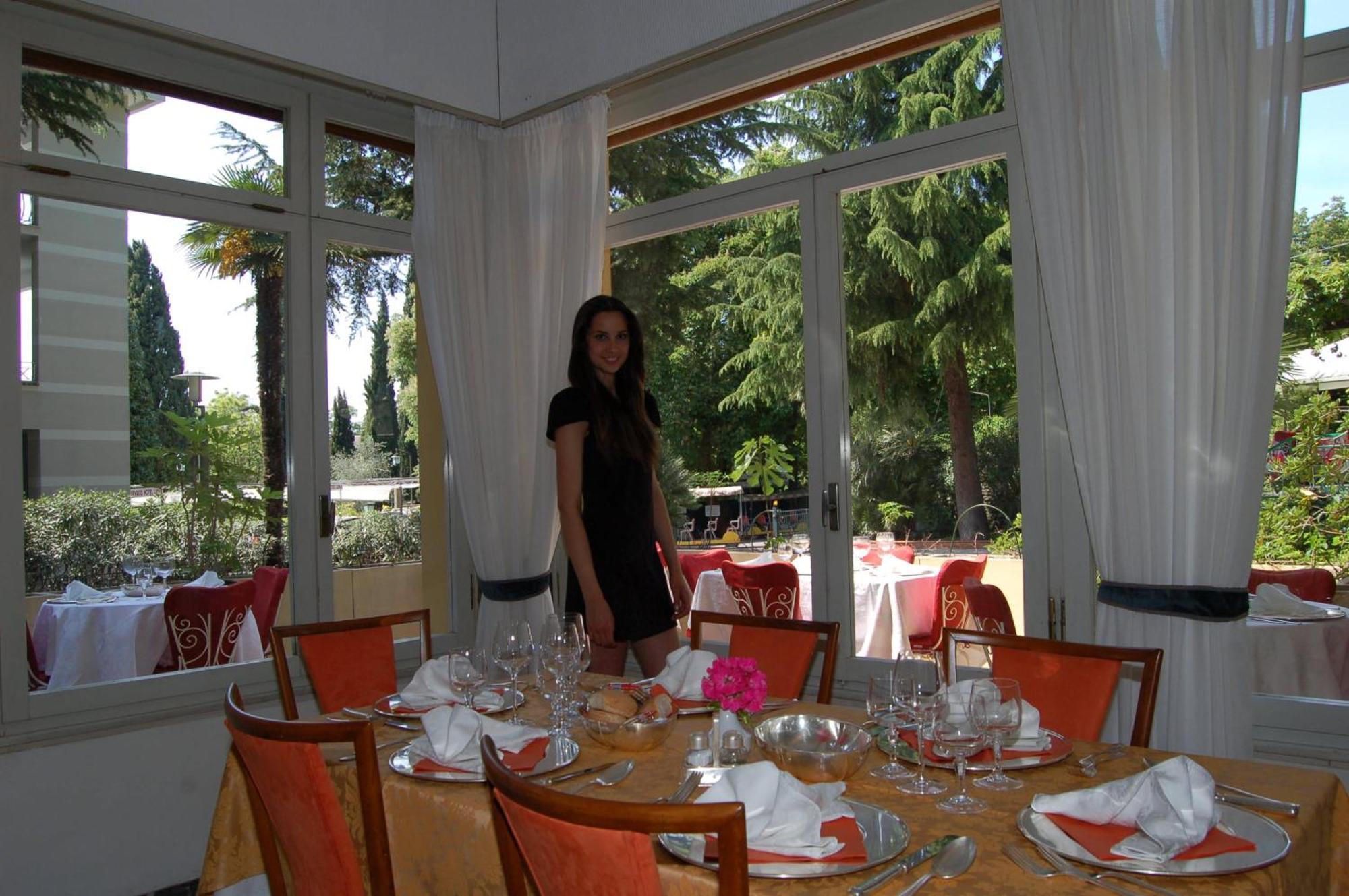Hotel Broglia Sirmione Bagian luar foto