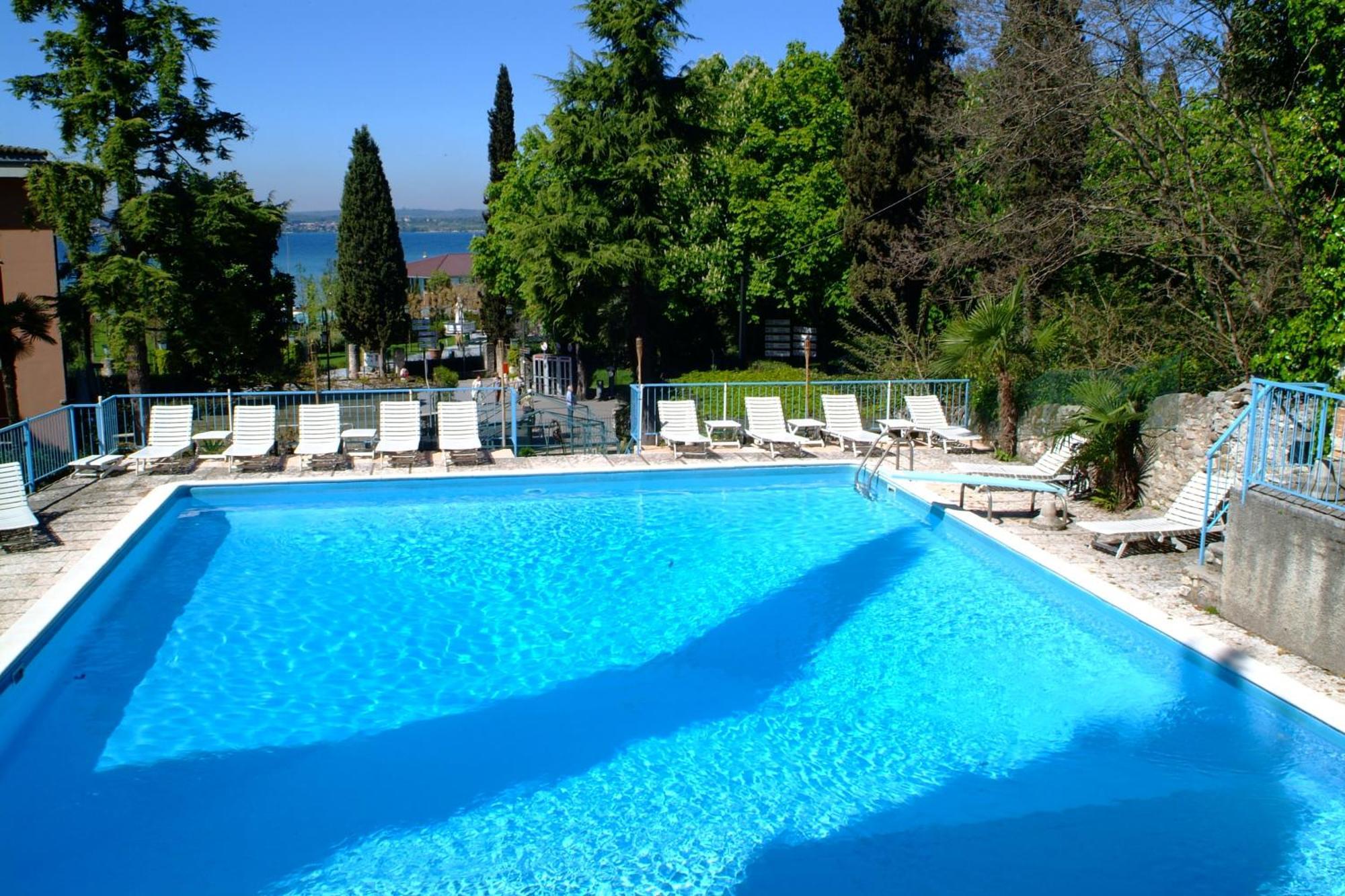 Hotel Broglia Sirmione Bagian luar foto