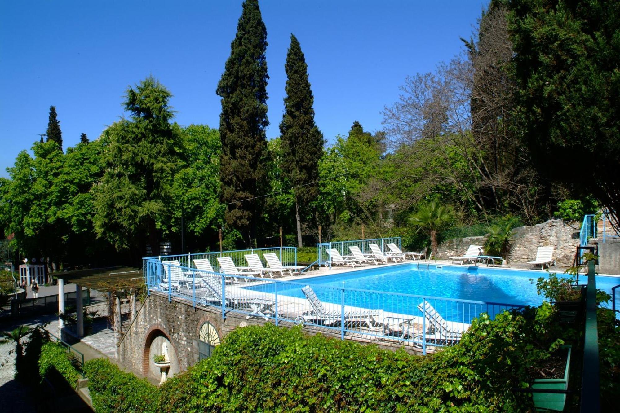 Hotel Broglia Sirmione Bagian luar foto