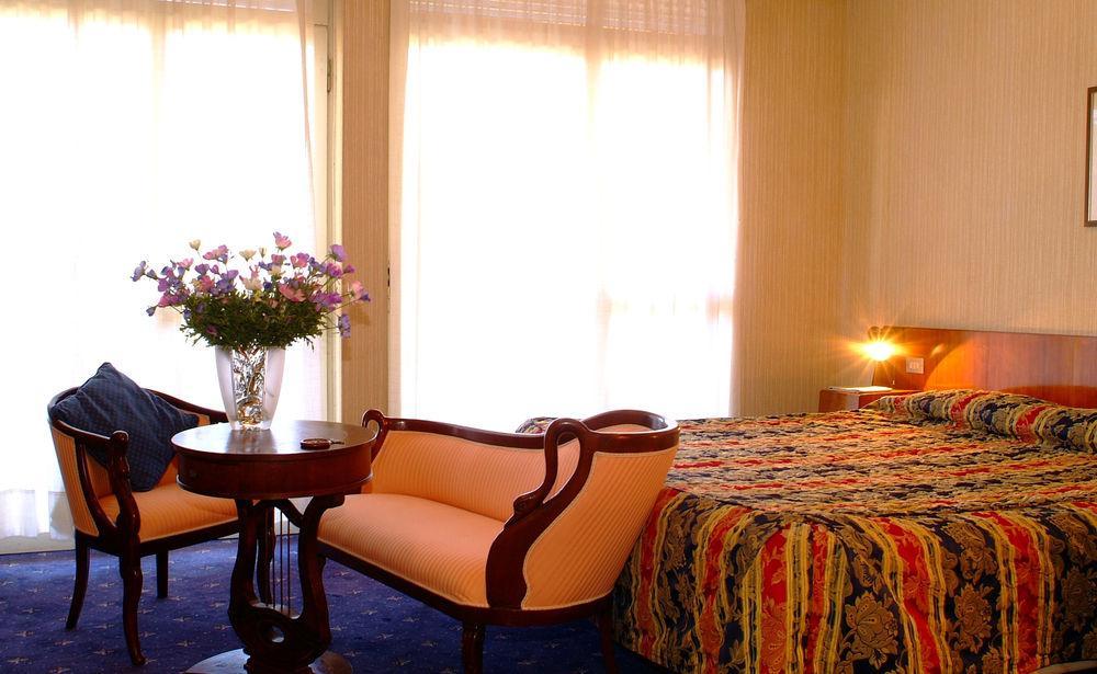 Hotel Broglia Sirmione Bagian luar foto