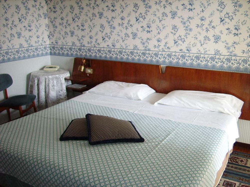 Hotel Broglia Sirmione Bagian luar foto