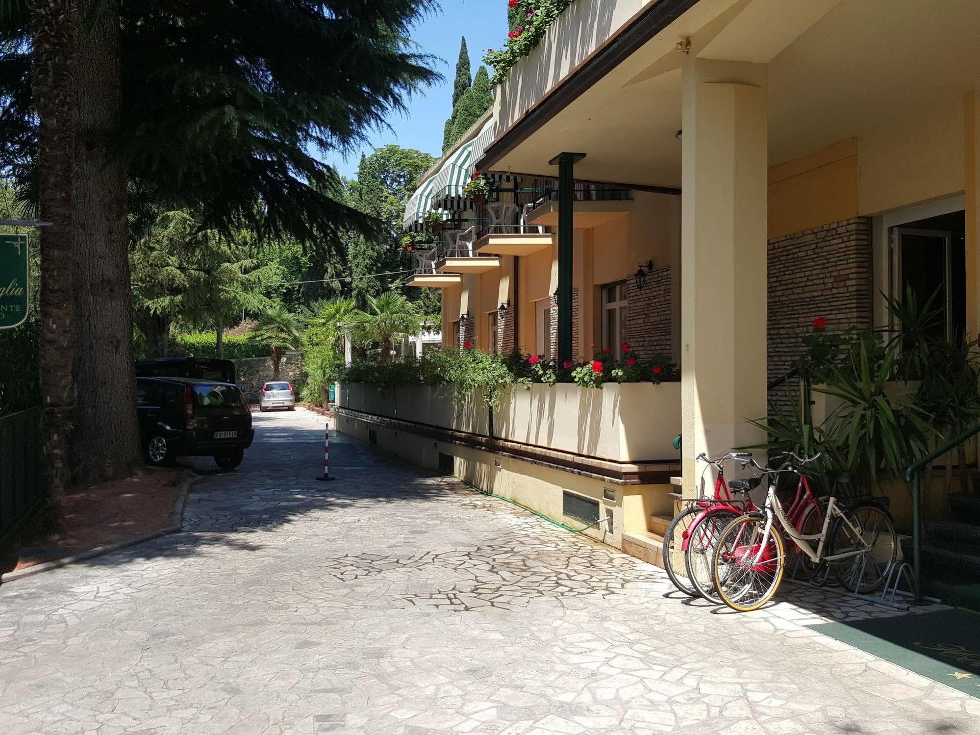 Hotel Broglia Sirmione Bagian luar foto