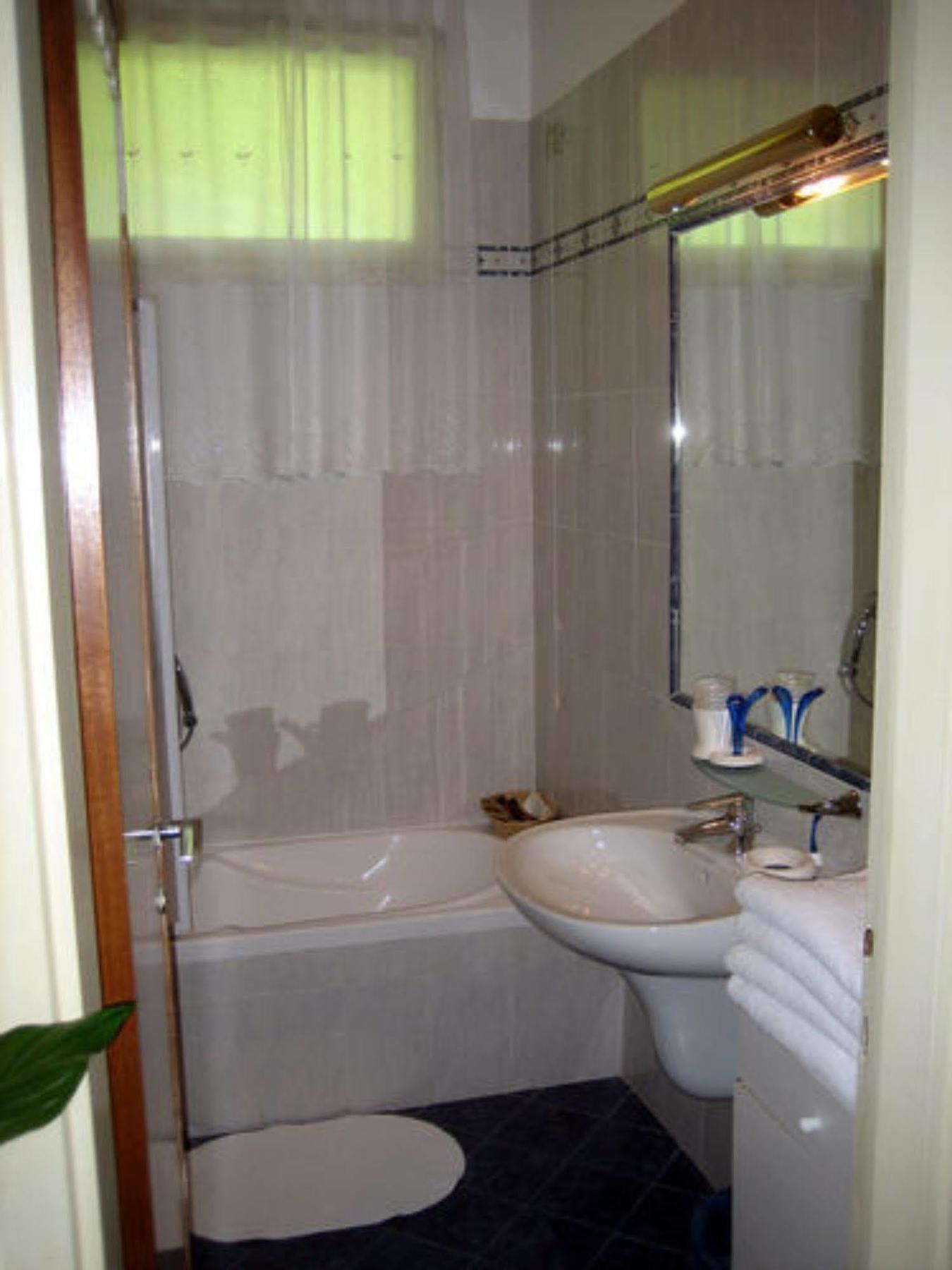 Hotel Broglia Sirmione Bagian luar foto
