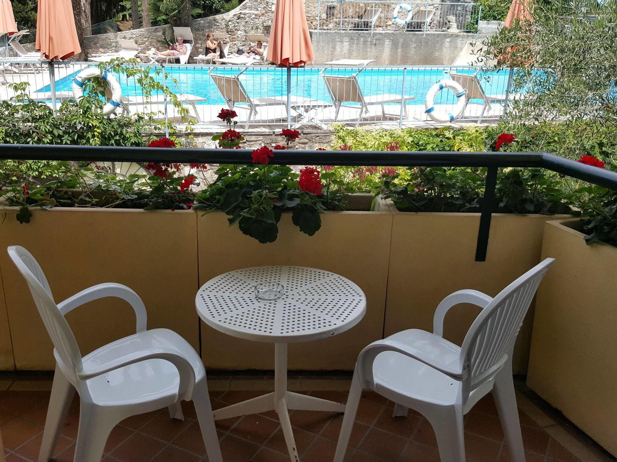 Hotel Broglia Sirmione Bagian luar foto