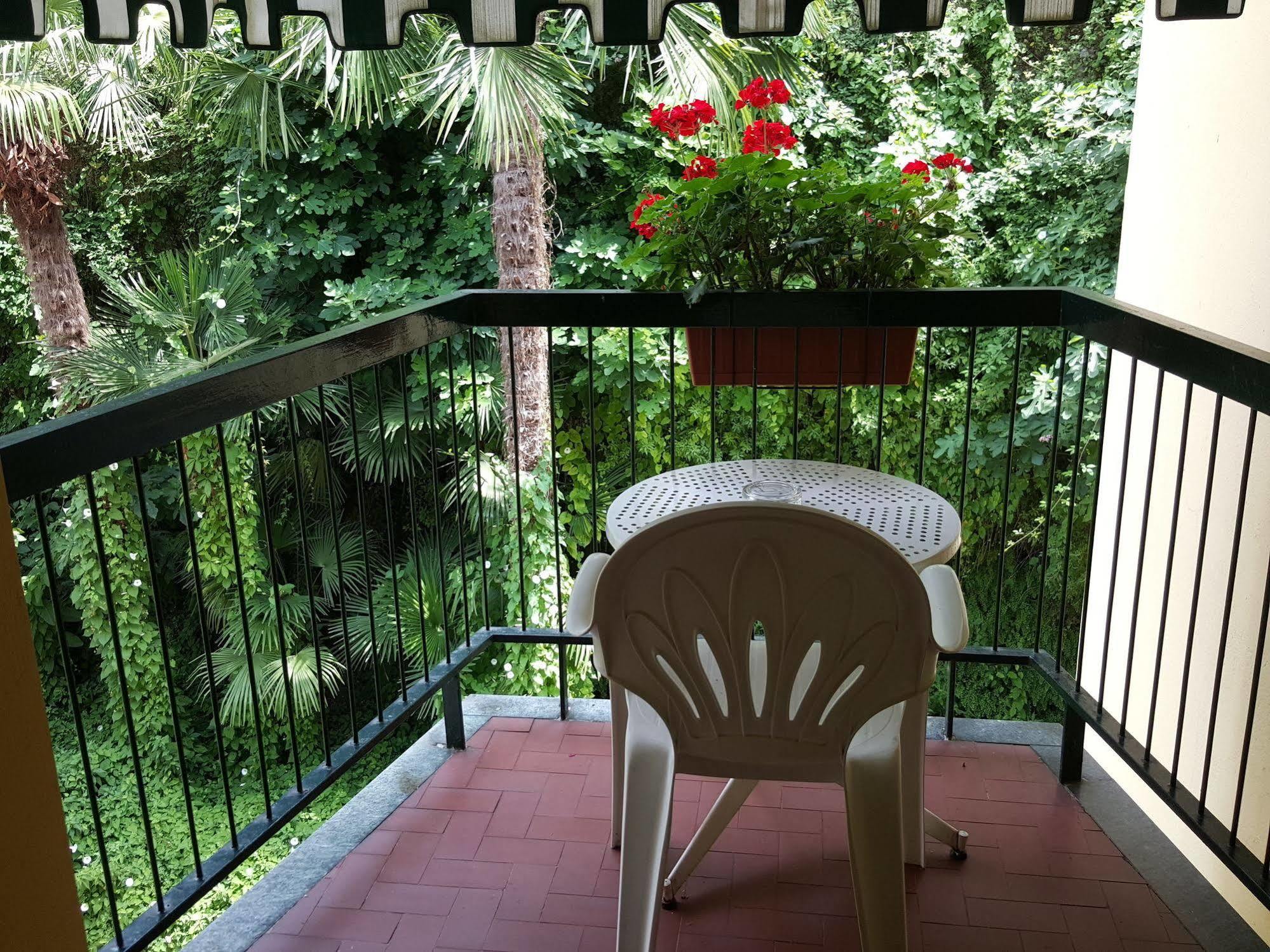 Hotel Broglia Sirmione Bagian luar foto