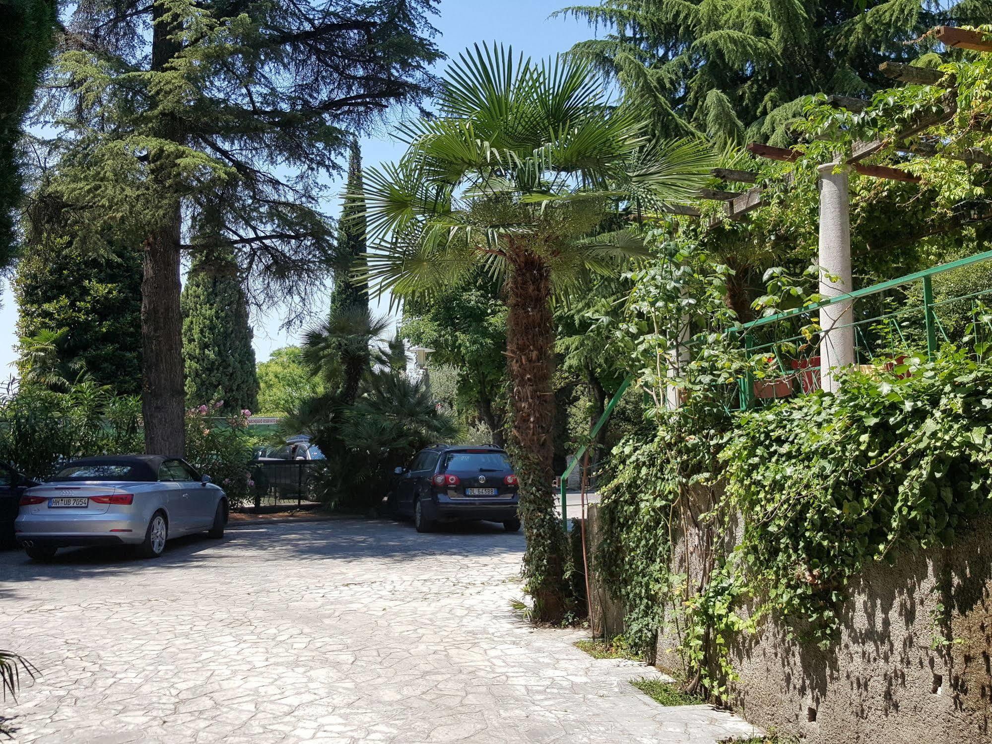 Hotel Broglia Sirmione Bagian luar foto